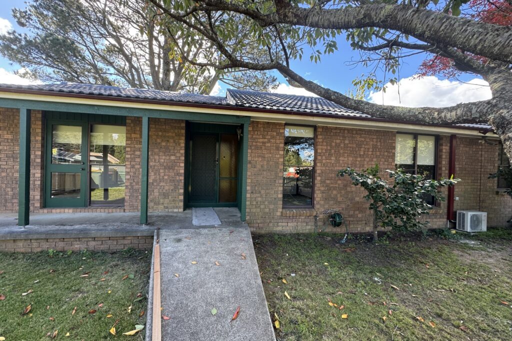 27 Pine Avenue, Wentworth Falls, NSW 2782 AUS