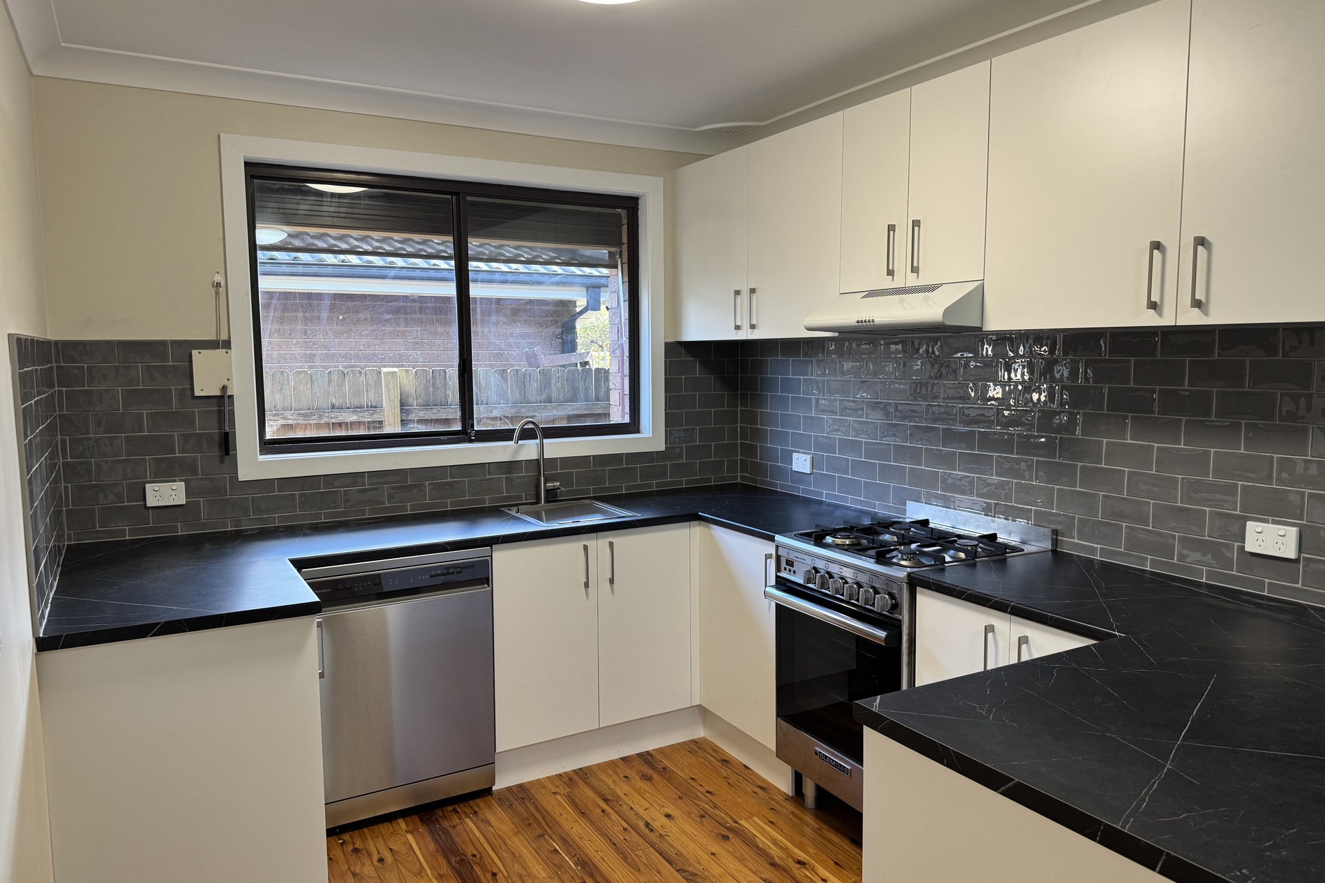 27 Pine Avenue, Wentworth Falls, NSW 2782 AUS