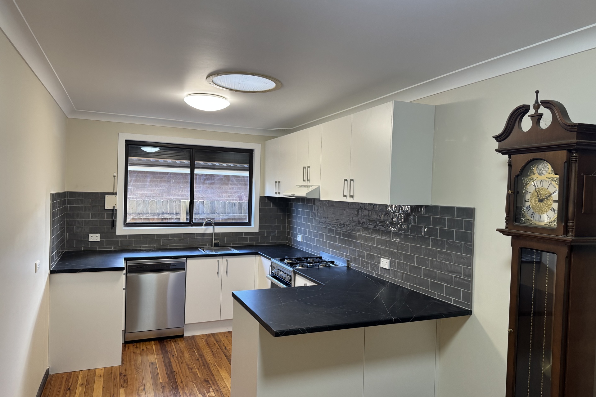27 Pine Avenue, Wentworth Falls, NSW 2782 AUS