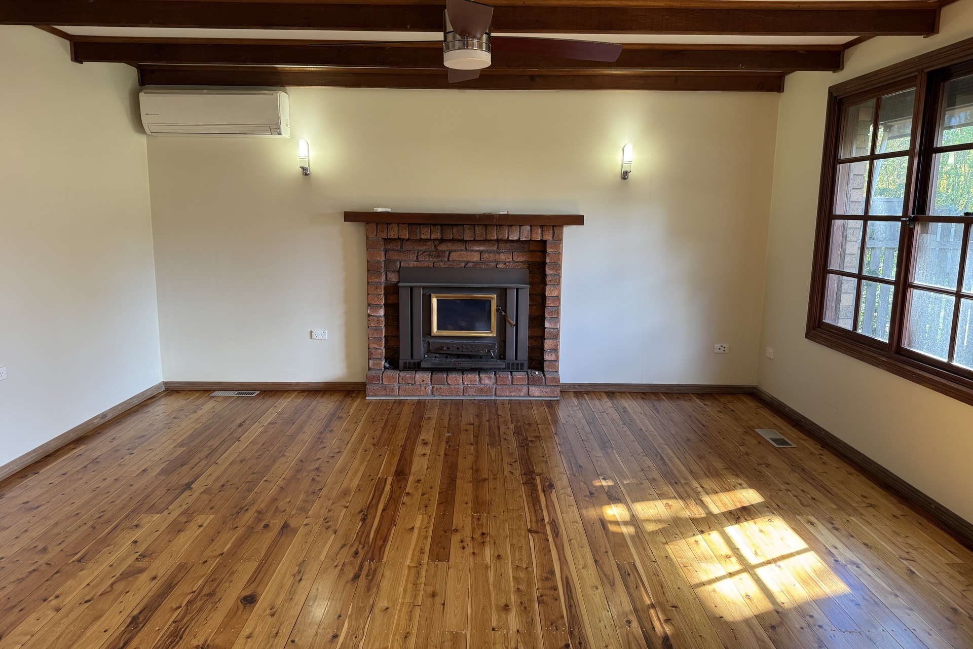 27 Pine Avenue, Wentworth Falls, NSW 2782 AUS