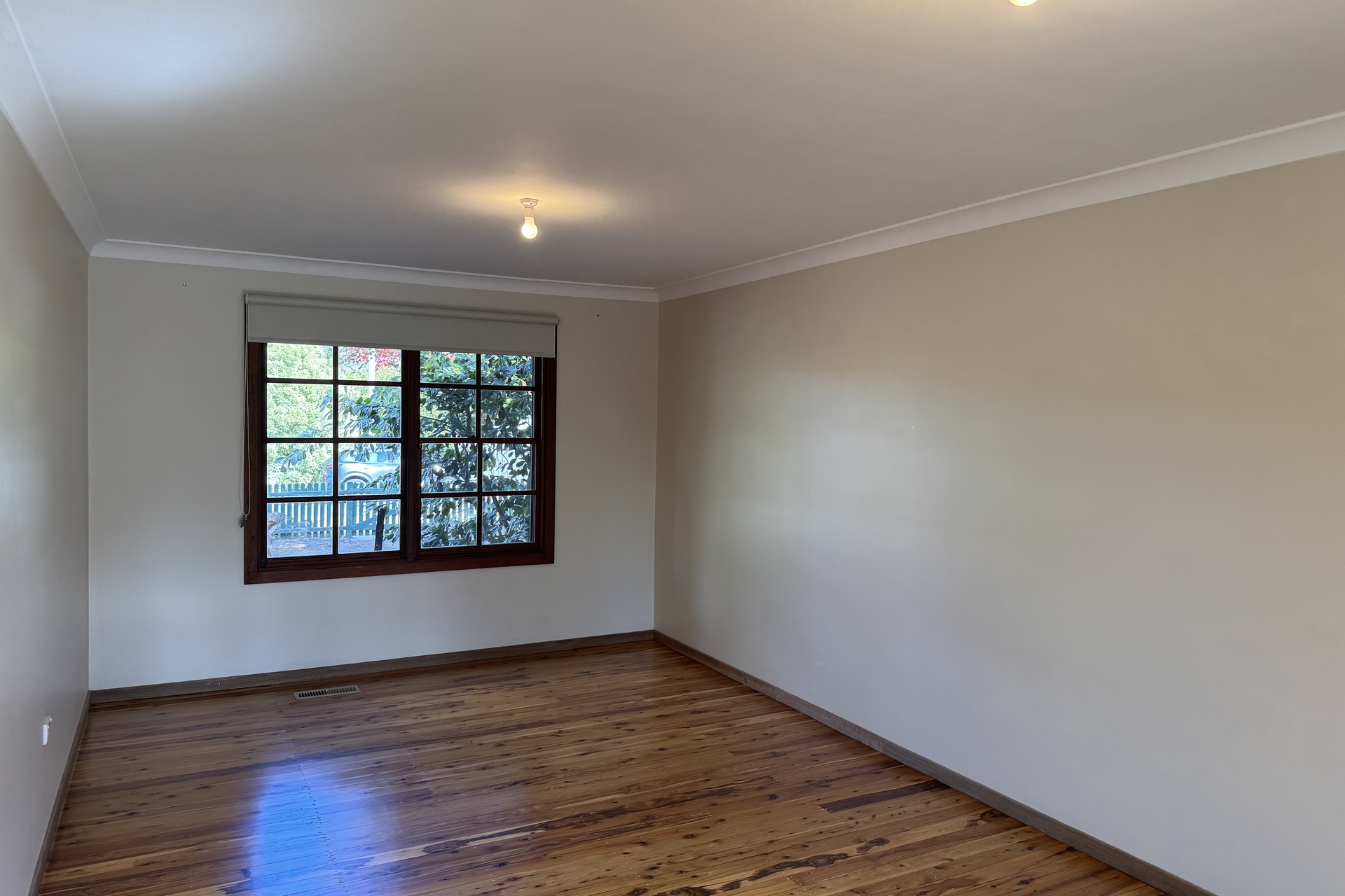 27 Pine Avenue, Wentworth Falls, NSW 2782 AUS