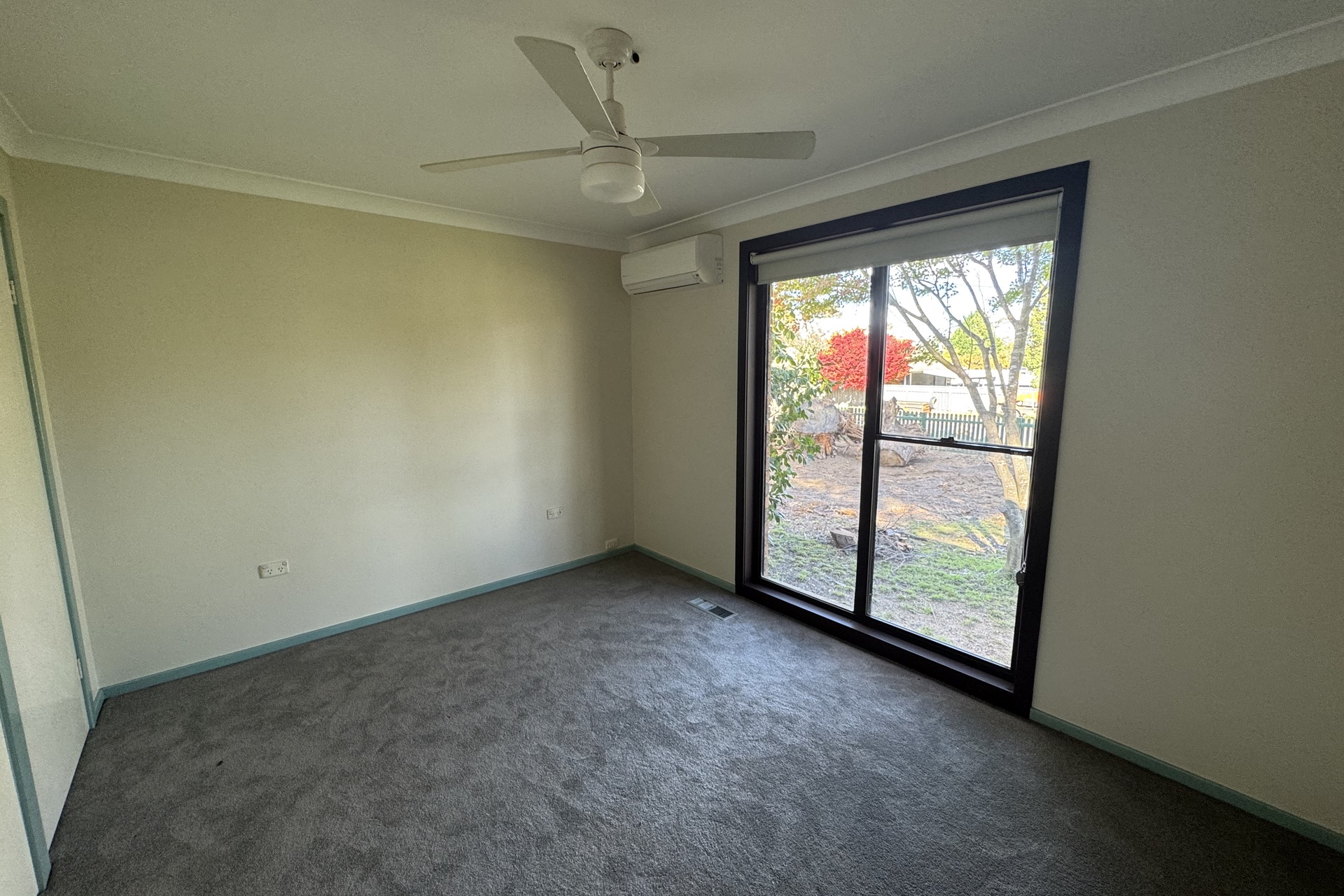 27 Pine Avenue, Wentworth Falls, NSW 2782 AUS