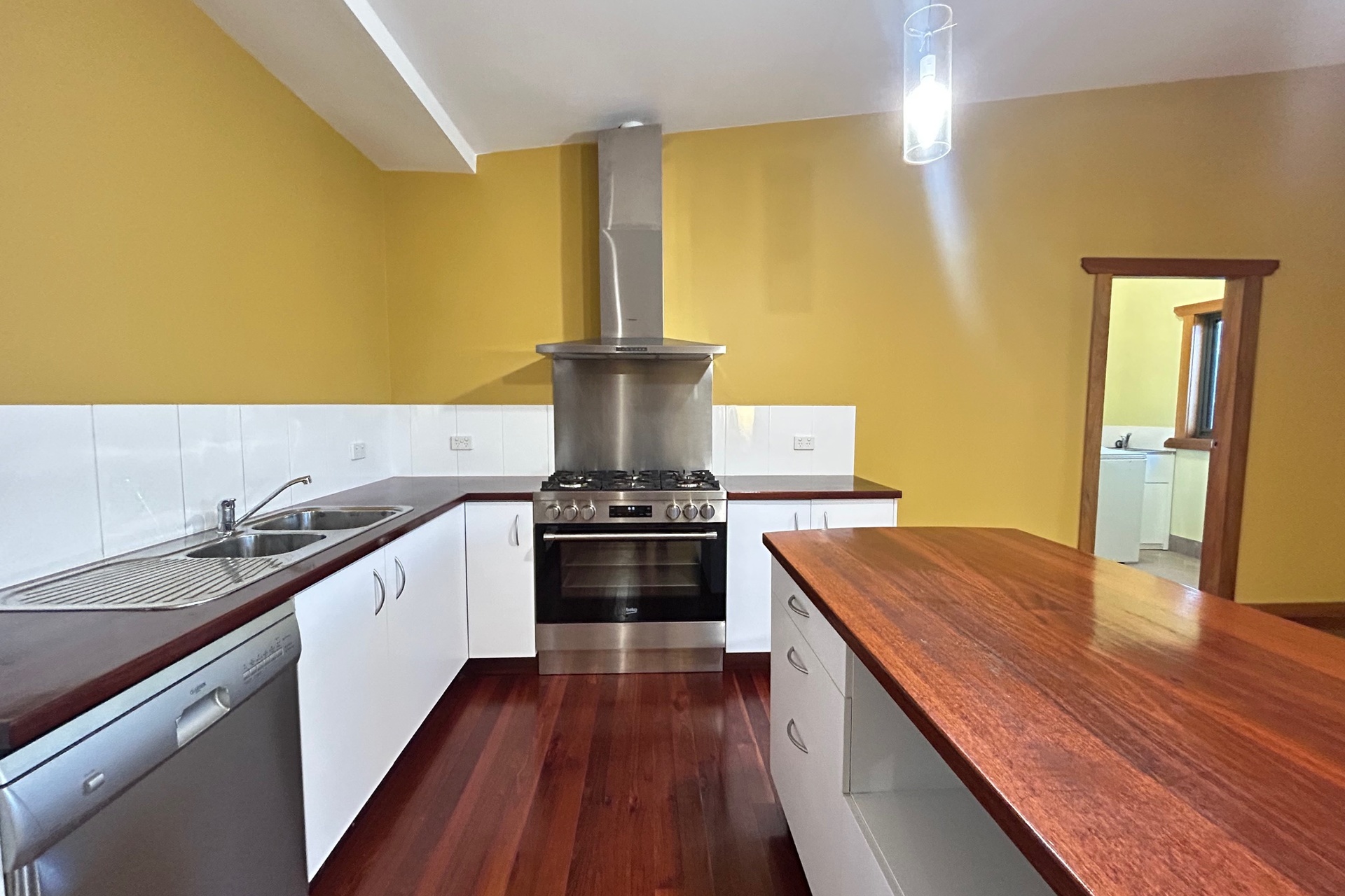 7 Lyle Street, Wentworth Falls, NSW 2782 AUS