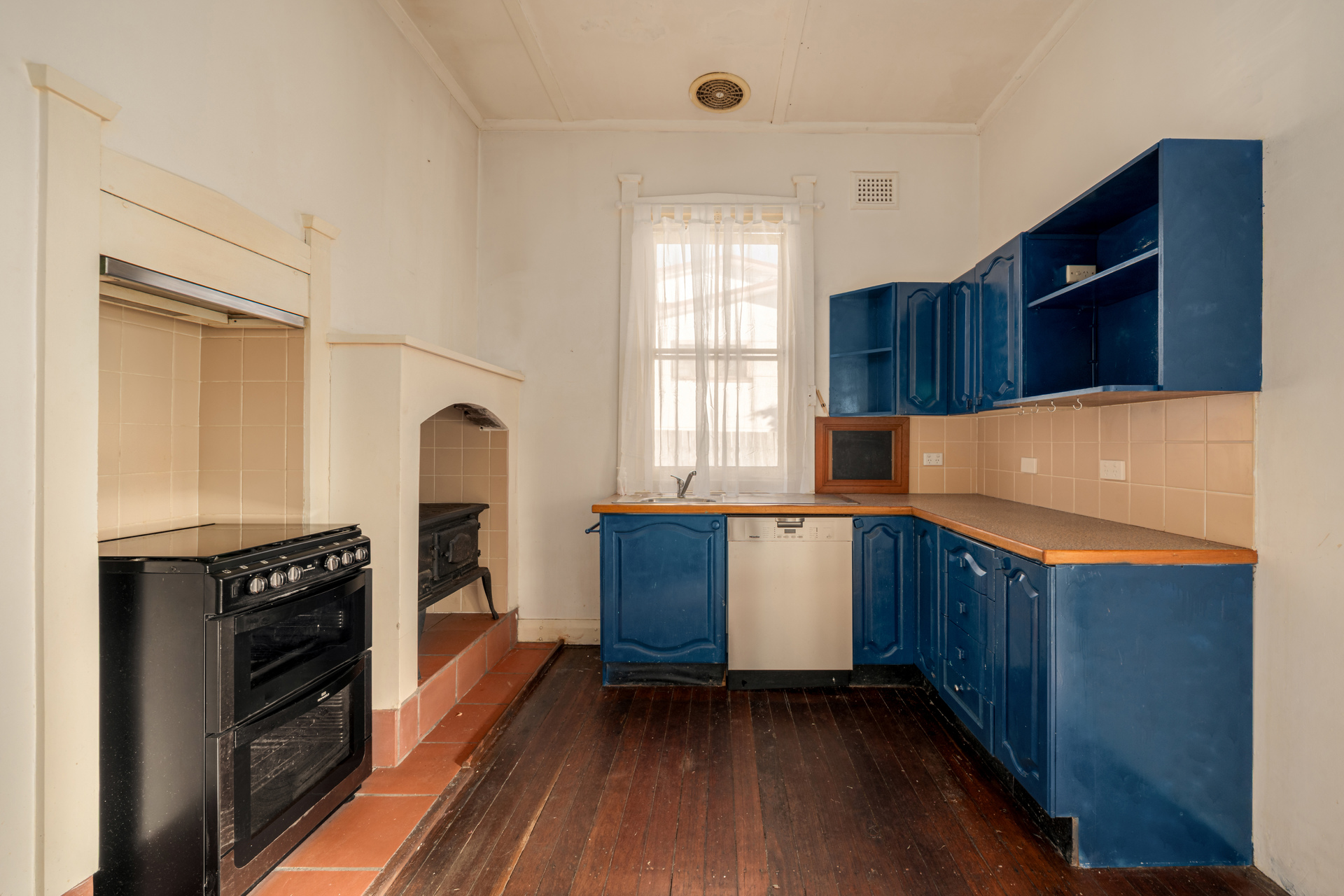 25 Walgett Street, Katoomba, NSW 2780 AUS