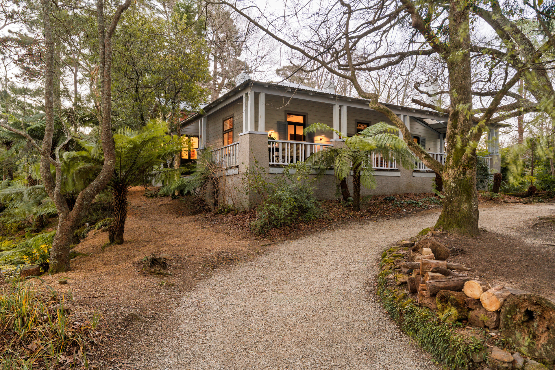 17 Myoori Avenue, Wentworth Falls, NSW 2782 AUS