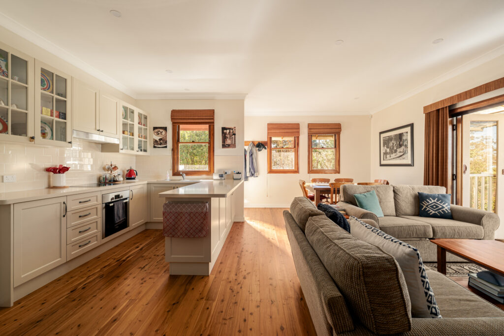 10 Warne Street, Katoomba, NSW 2780 AUS