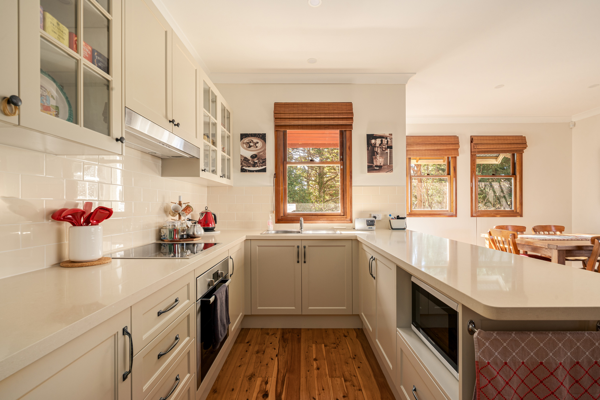 10 Warne Street, Katoomba, NSW 2780 AUS