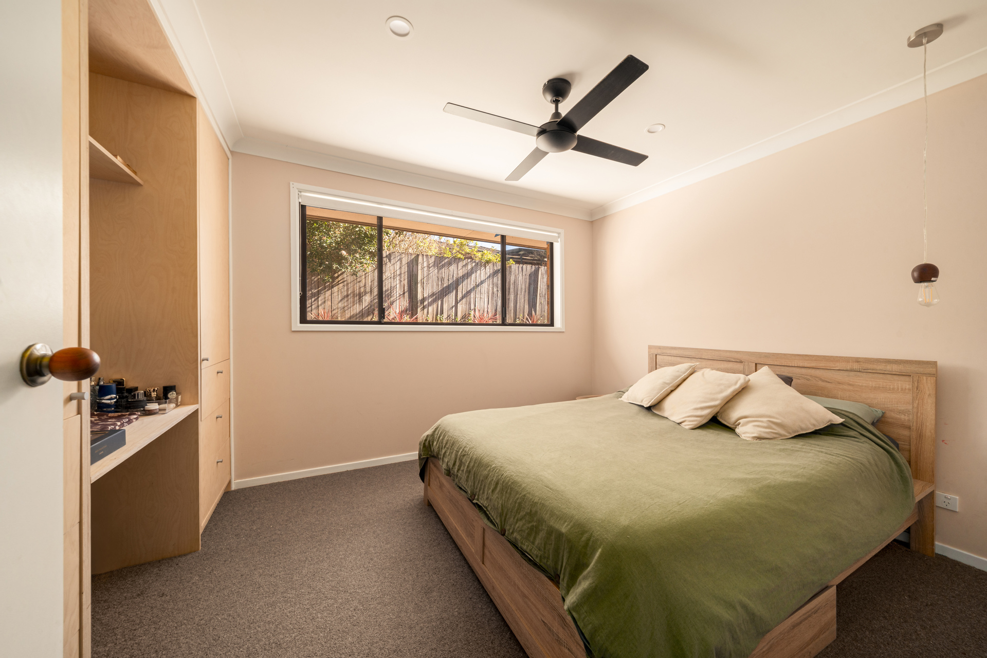 2 De Quency Road, Bullaburra, NSW 2784 AUS