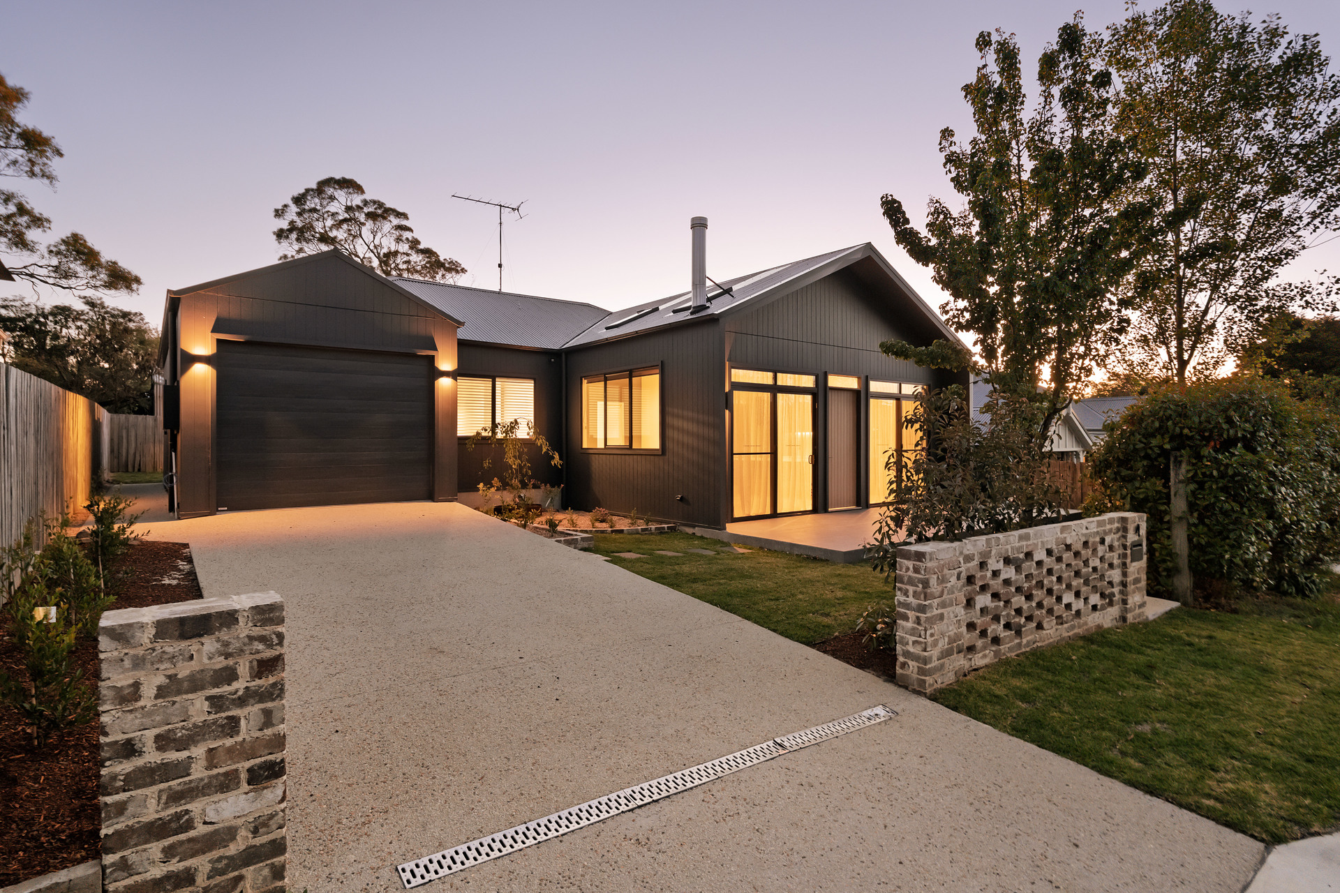Modern Blue Mountains home at dusk