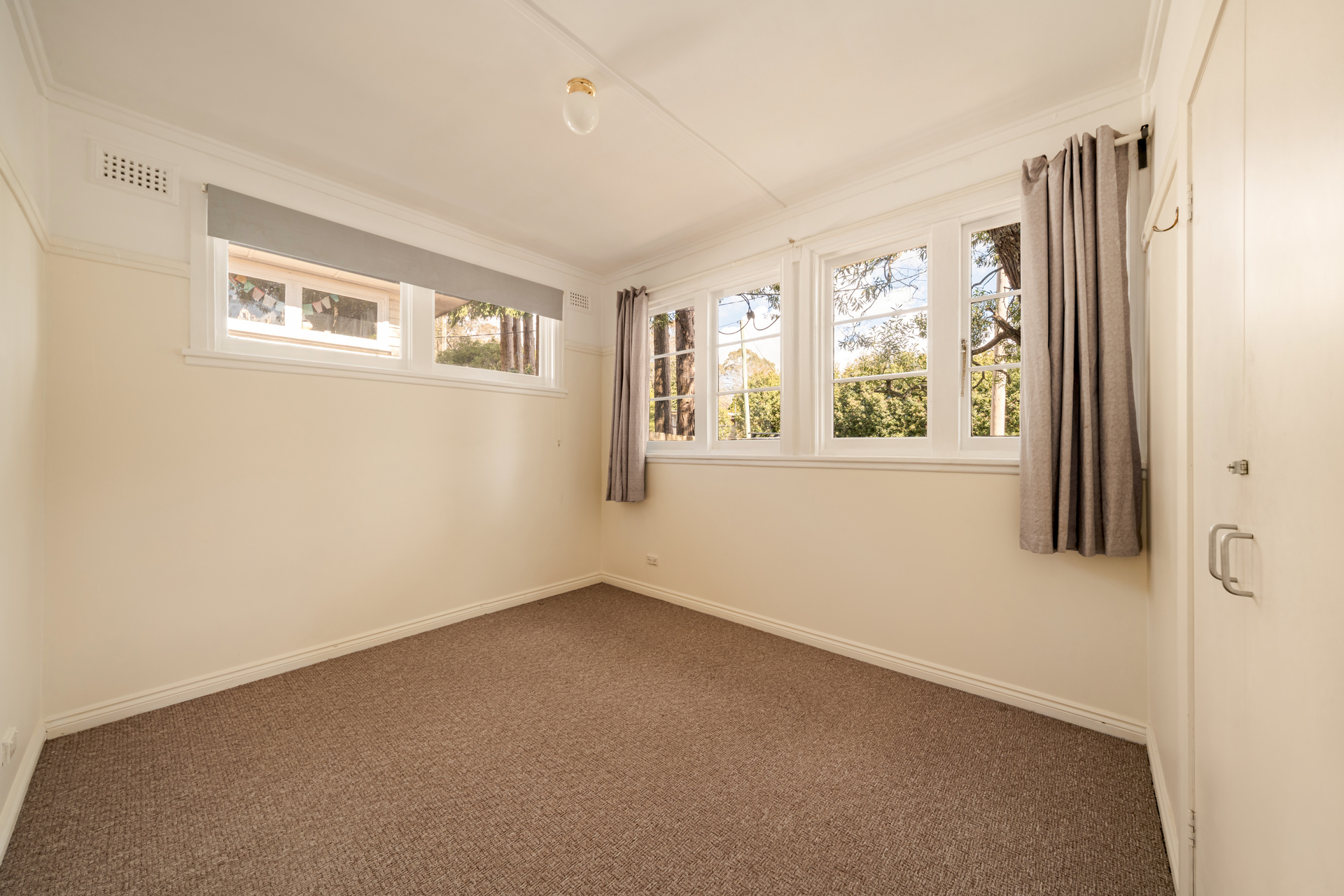 20 Lakeview Avenue, Blackheath, NSW 2785 AUS