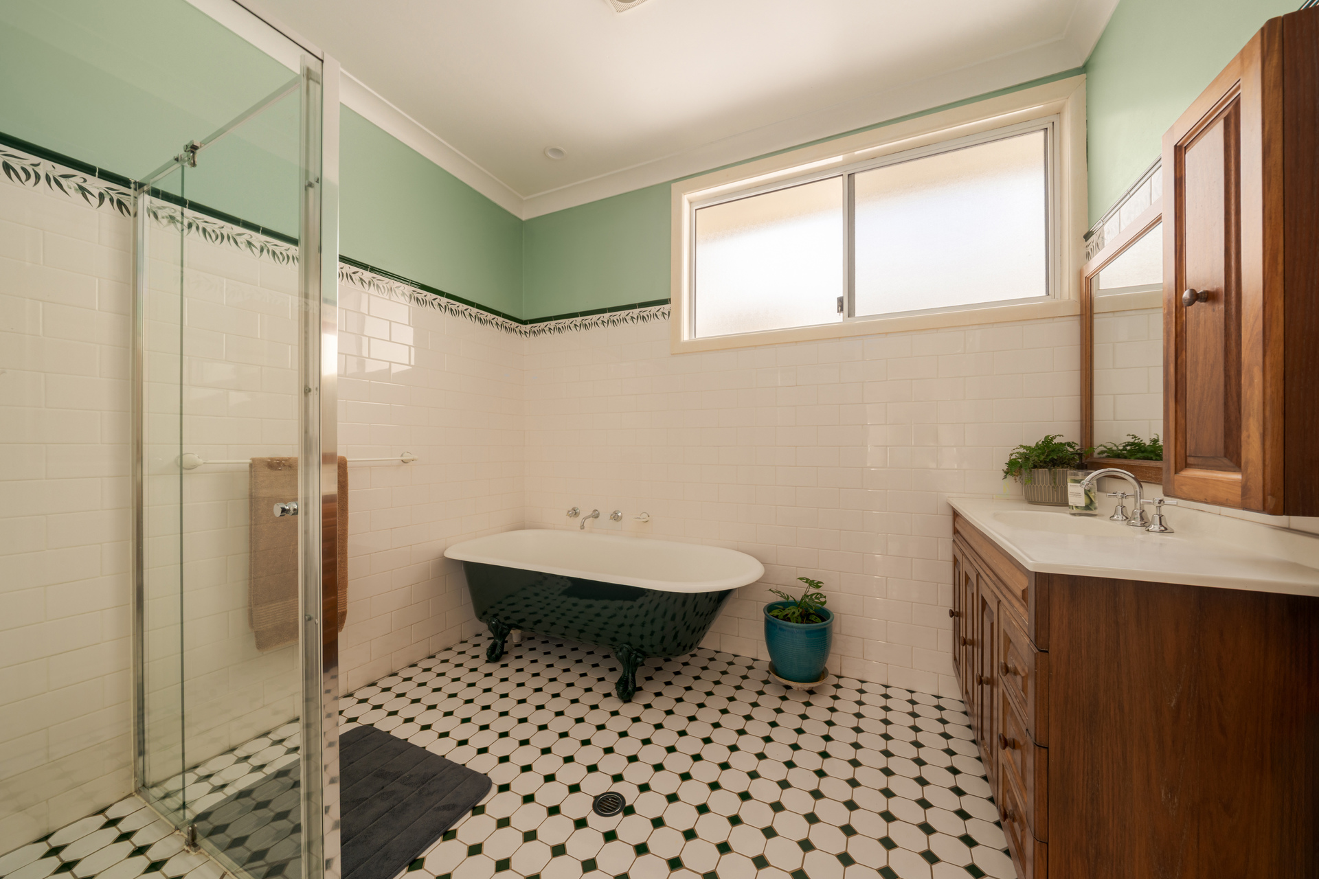 86 White Cross Road, Winmalee, NSW 2777 AUS