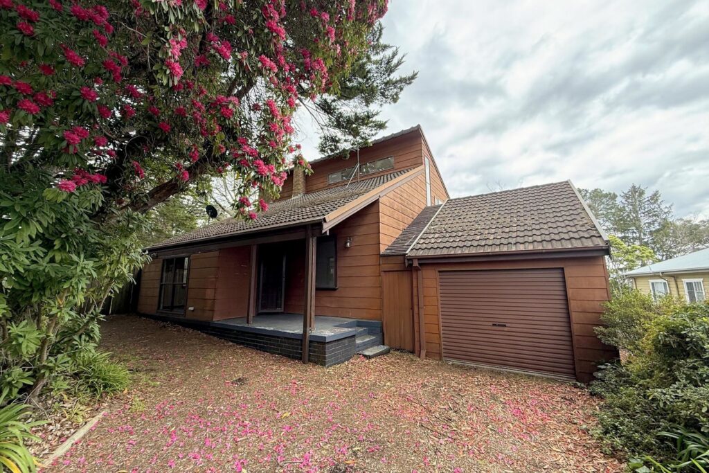 42 Henderson Road, Wentworth Falls, NSW 2782 AUS