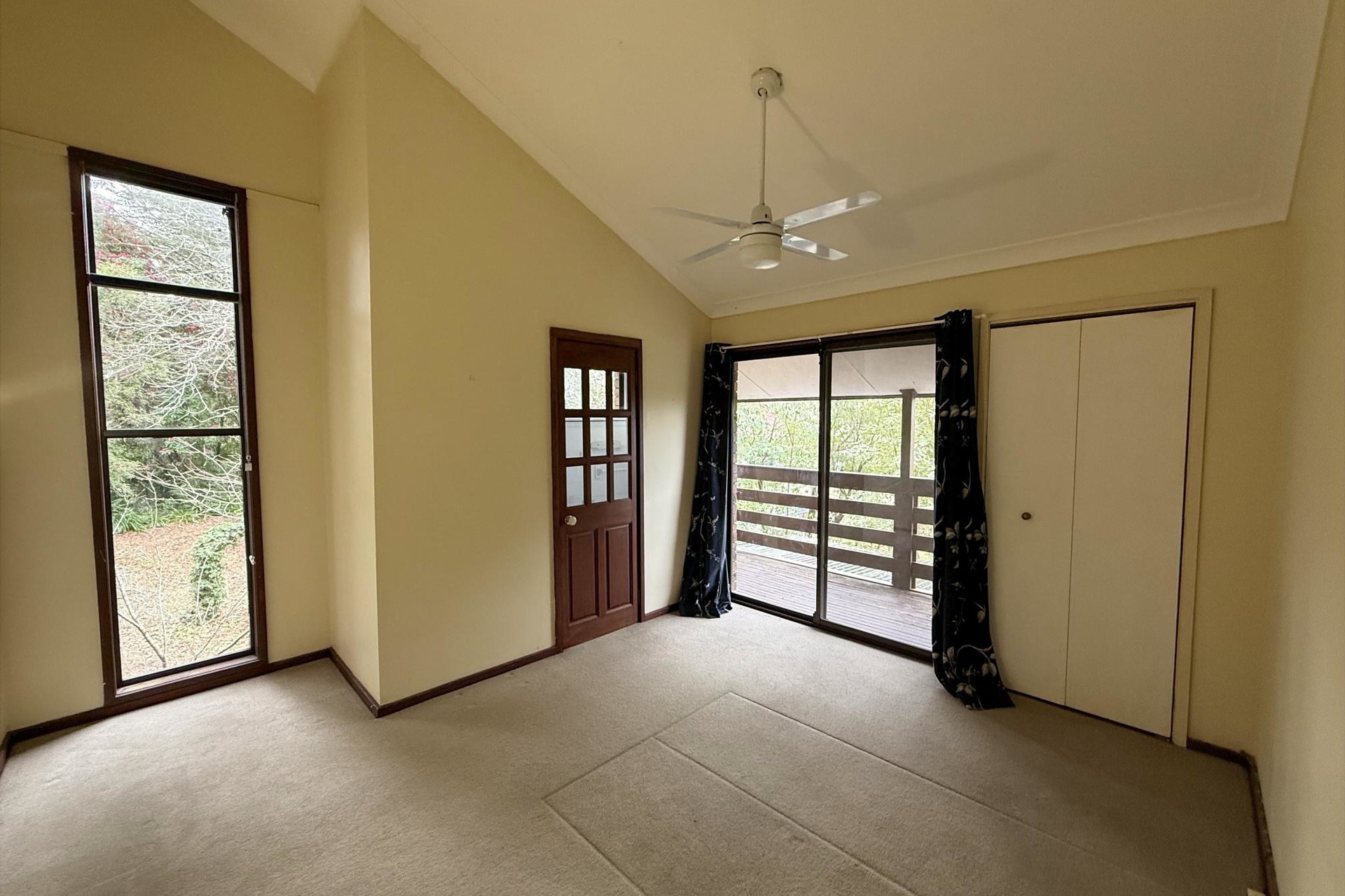 42 Henderson Road, Wentworth Falls, NSW 2782 AUS