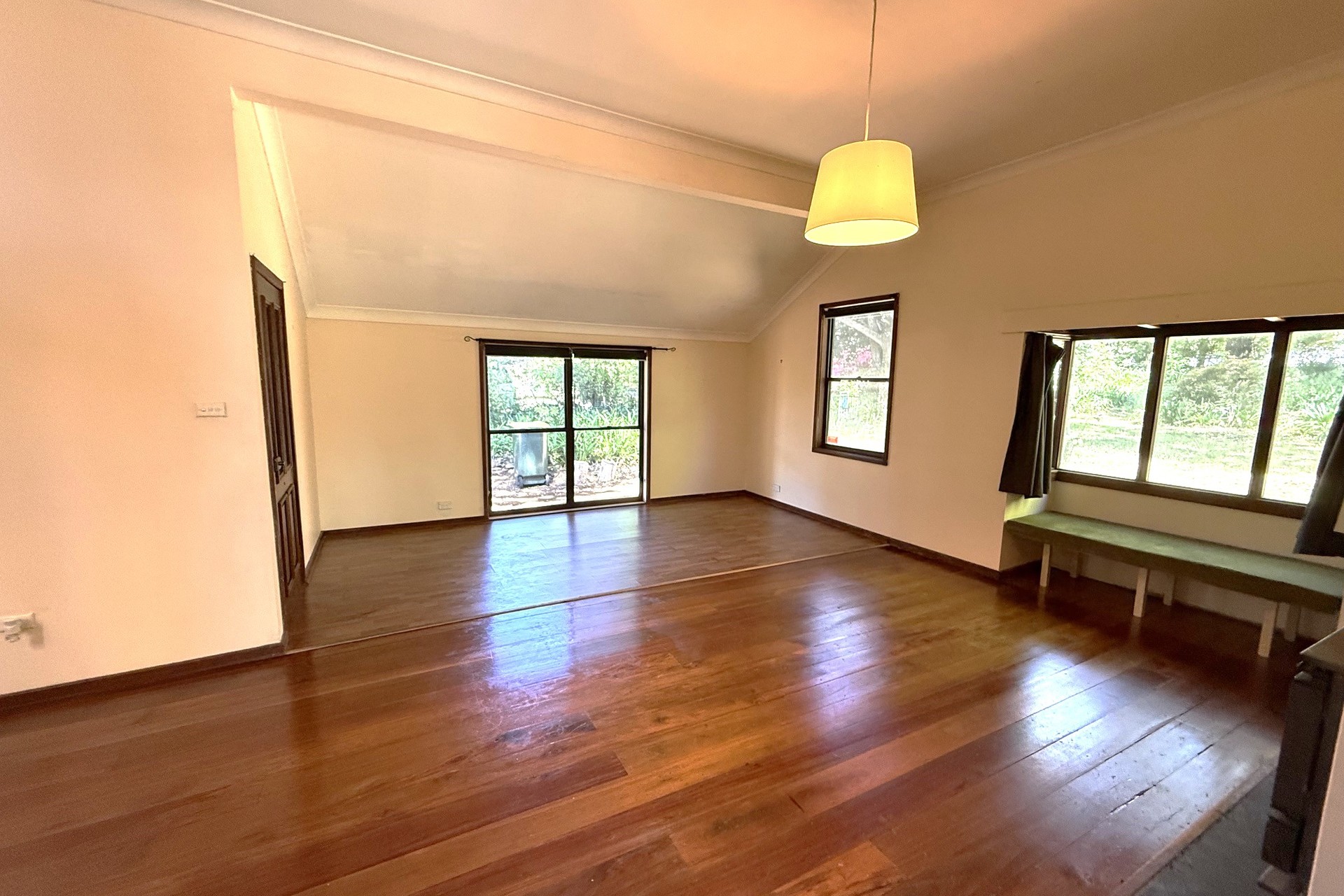 42 Henderson Road, Wentworth Falls, NSW 2782 AUS