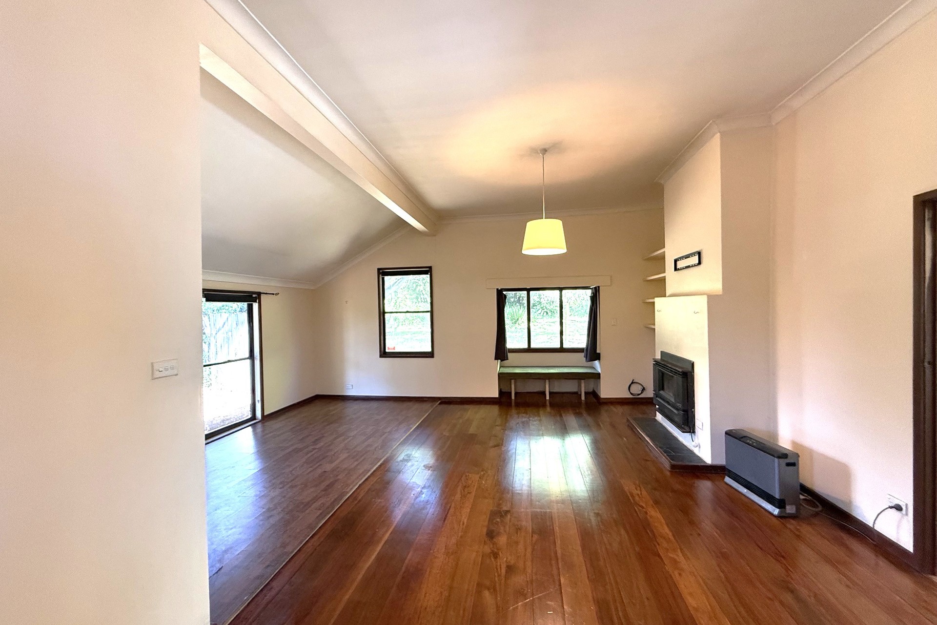42 Henderson Road, Wentworth Falls, NSW 2782 AUS