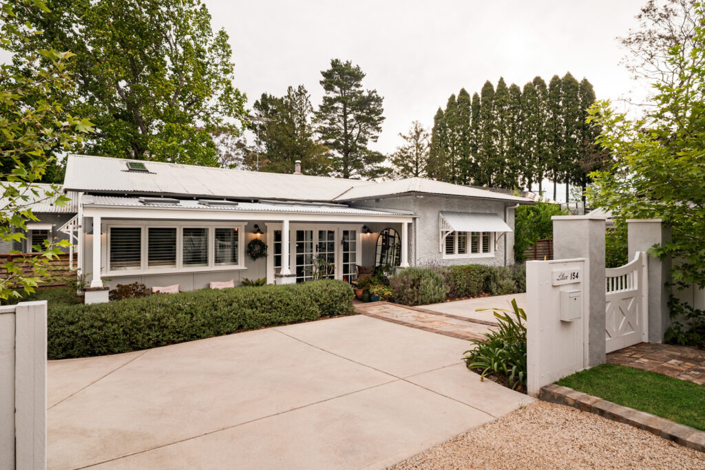 154 Blaxland Road, Wentworth Falls, NSW 2782 AUS